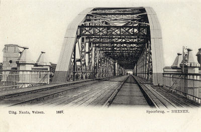 11909 Gezicht in de spoorbrug over de Rijn te Rhenen.